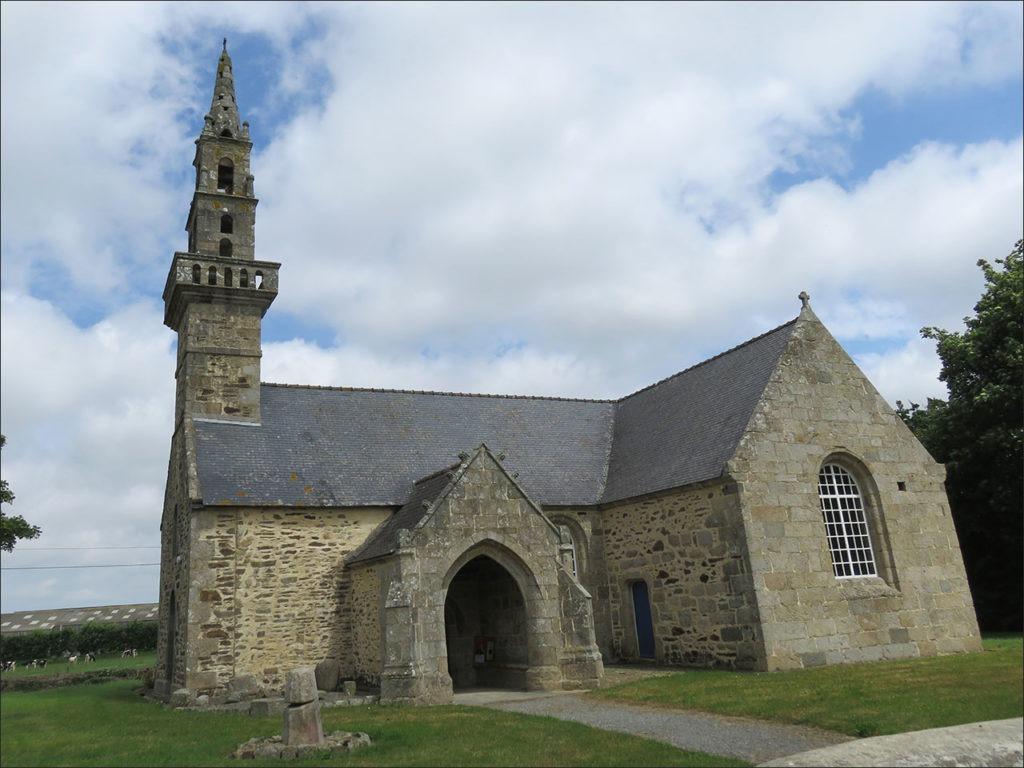 La chapelle de Landouzen au Drennec dans le Finistère.