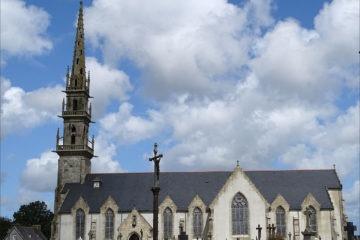 L'église Saint-Yves de Ploudaniel dans le Finistère.