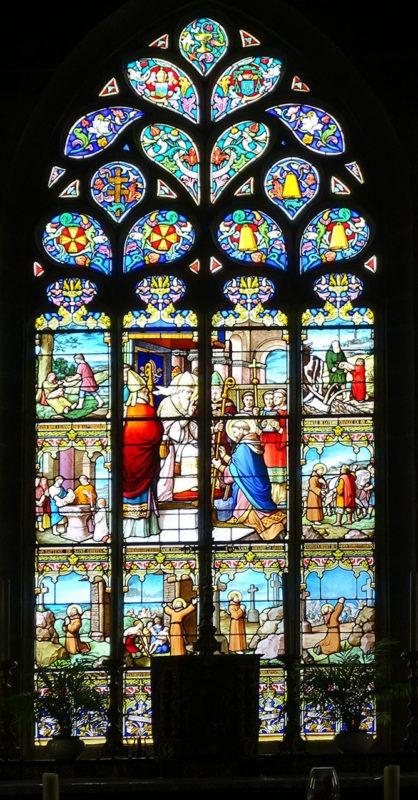 Vitrail de la vie de saint Goulven dans l'église de Goulven.