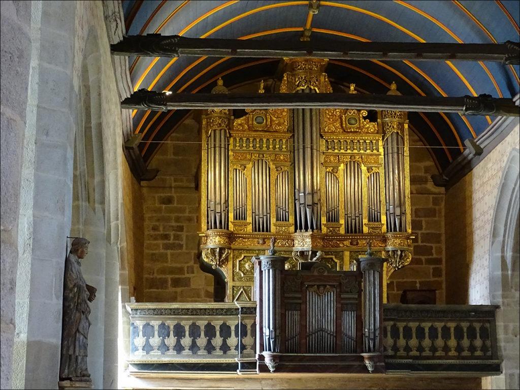 L'orgue de l'église Saint-Suliau de Sizun.