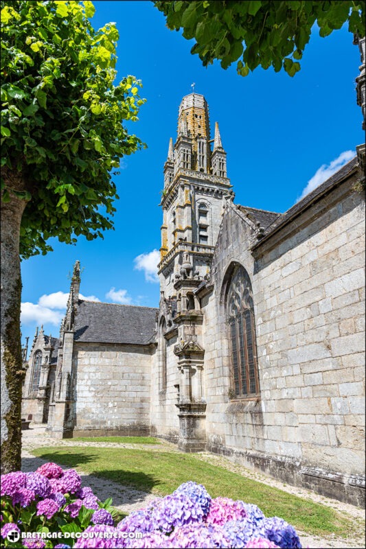 L'église Notre-Dame de Lampaul-Guimiliau dans le Finistère.
