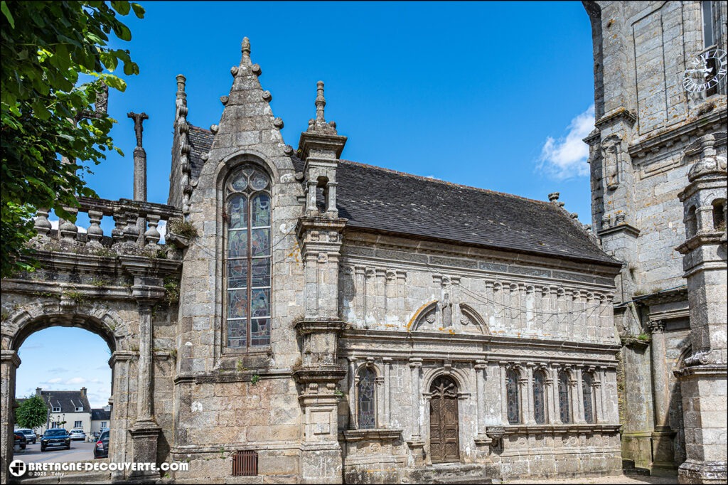 L'ossuaire de l'église Notre-Dame de Lampaul-Guimiliau.