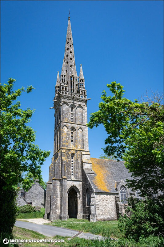 La chapelle de Lambader à Plouvorn dans le Finistère.
