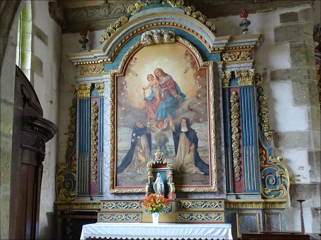 Le retable du rosaire dans l'église Saint-Édern de Lannédern.