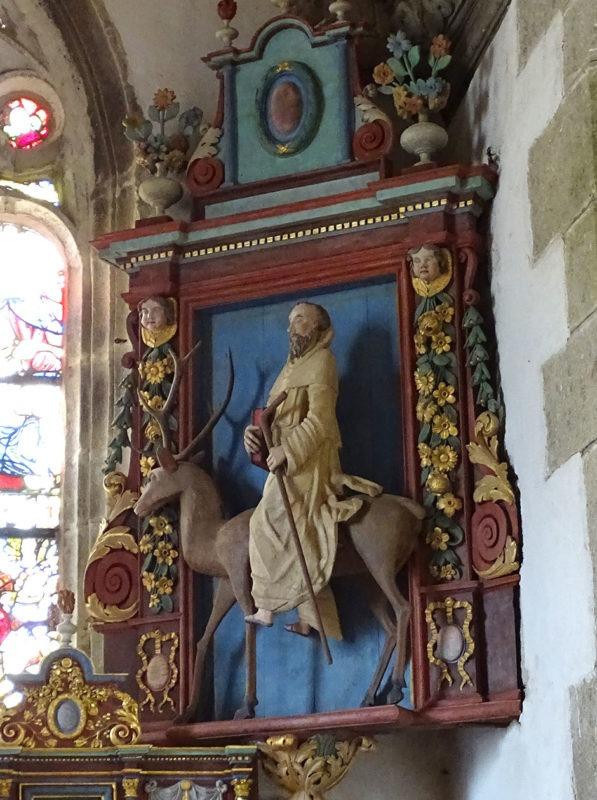 Statue de saint Édern dans l'église de Lannédern.