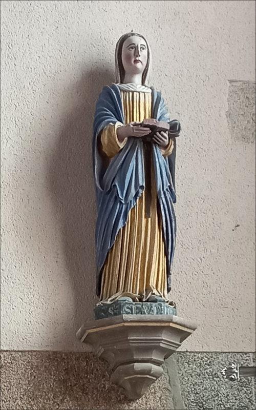Statue de sainte Sève dans l'église de Sainte-Sève.