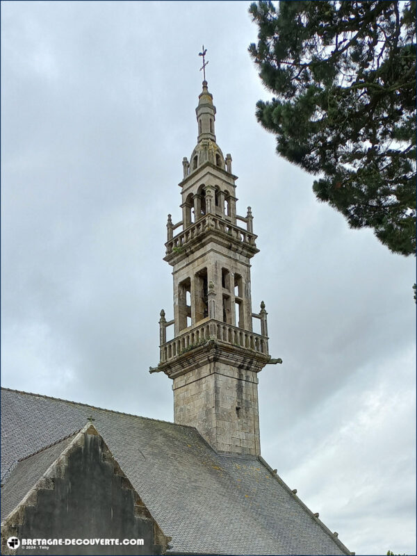 Le clocher de l'église Notre-Dame-de Bourg-Blanc.