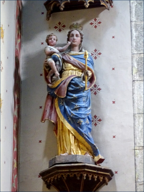 Statue de Notre-Dame de Brélès.