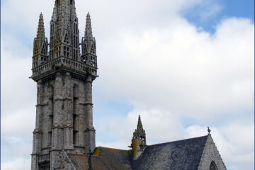 L'église Saint-Goulven de Goulven dans le Finistère.