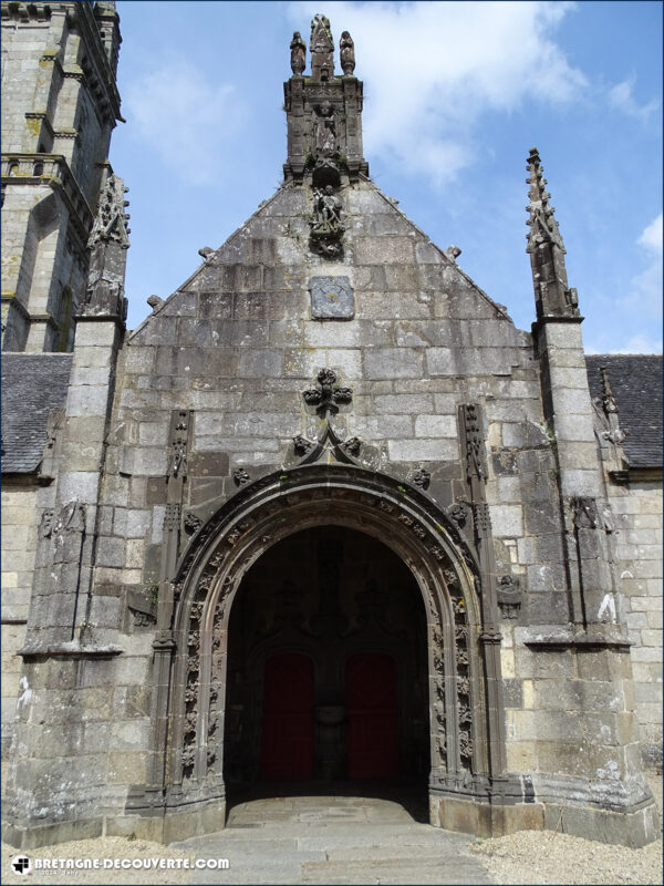 Le porche de l'église Notre-Dame de Lampaul-Guimiliau.