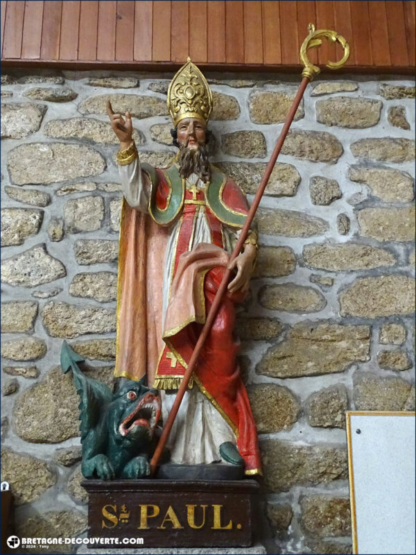 Statue de Saint-Paul dans l'église de Lampaul-Plouarzel.