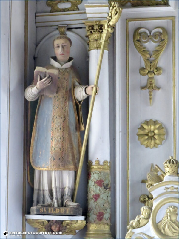 La statue de Saint-ildut dans l'église de Lanildut.