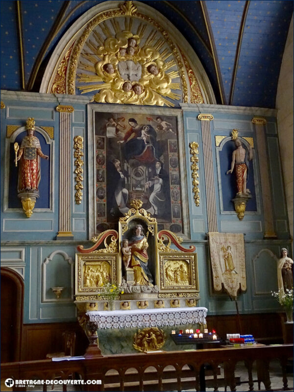Le retable du rosaire dans l'église Saint-Sauveur du Faou.