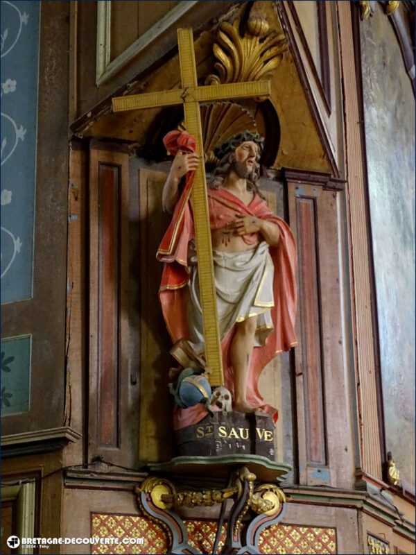 Statue du Christ-Sauveur dans l'église du Faou.