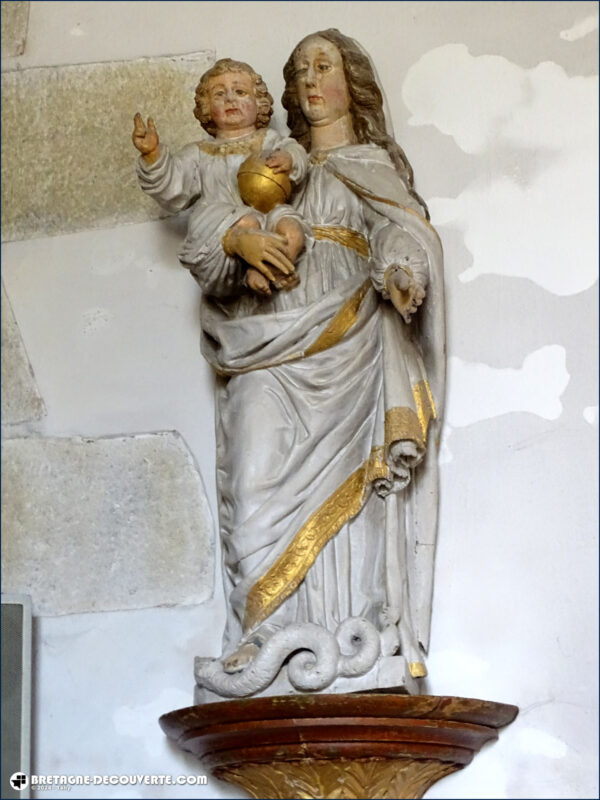 Statue de Notre-Dame de Lanvénec dans l'église de Locmaria-Plouzané.