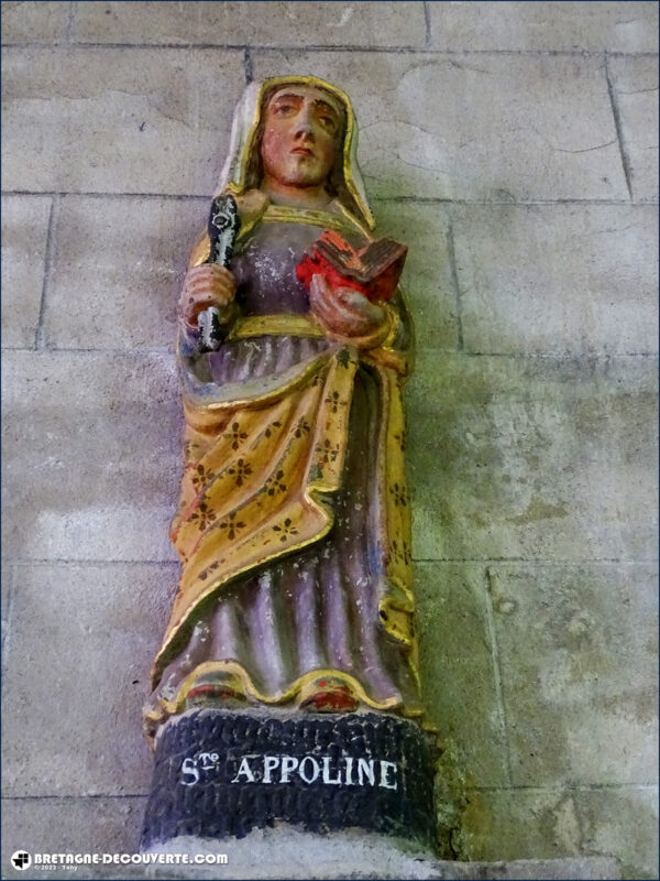 Statue de sainte Appoline dans l'église de Pencran.