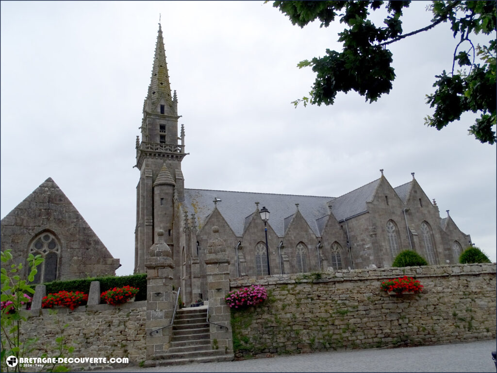 L'église Saint-Arzel de Plouarzel dans le Finistère.