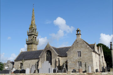 L'église Saint-Edern de Plouédern dans le Finistère.