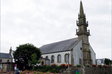 L'église Saint-Pierre de Ploumoguer dans le Finistère.