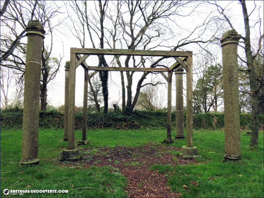 Les colonnes de justice sur la commune de Plourin.