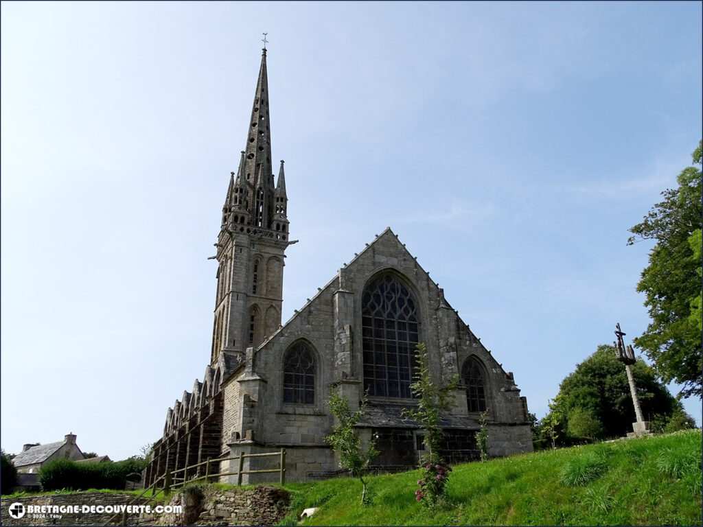 La chapelle de Lambader à Plouvorn dans le Finistère.