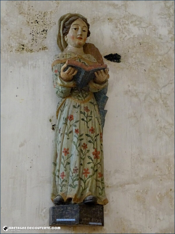 Statue de sainte Geneviève dans la chapelle de Lambader à Plouvorn.