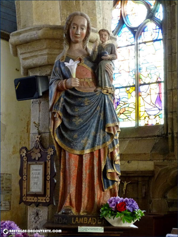 Statue de Notre-Dame-de-Lambader à Plouvorn.