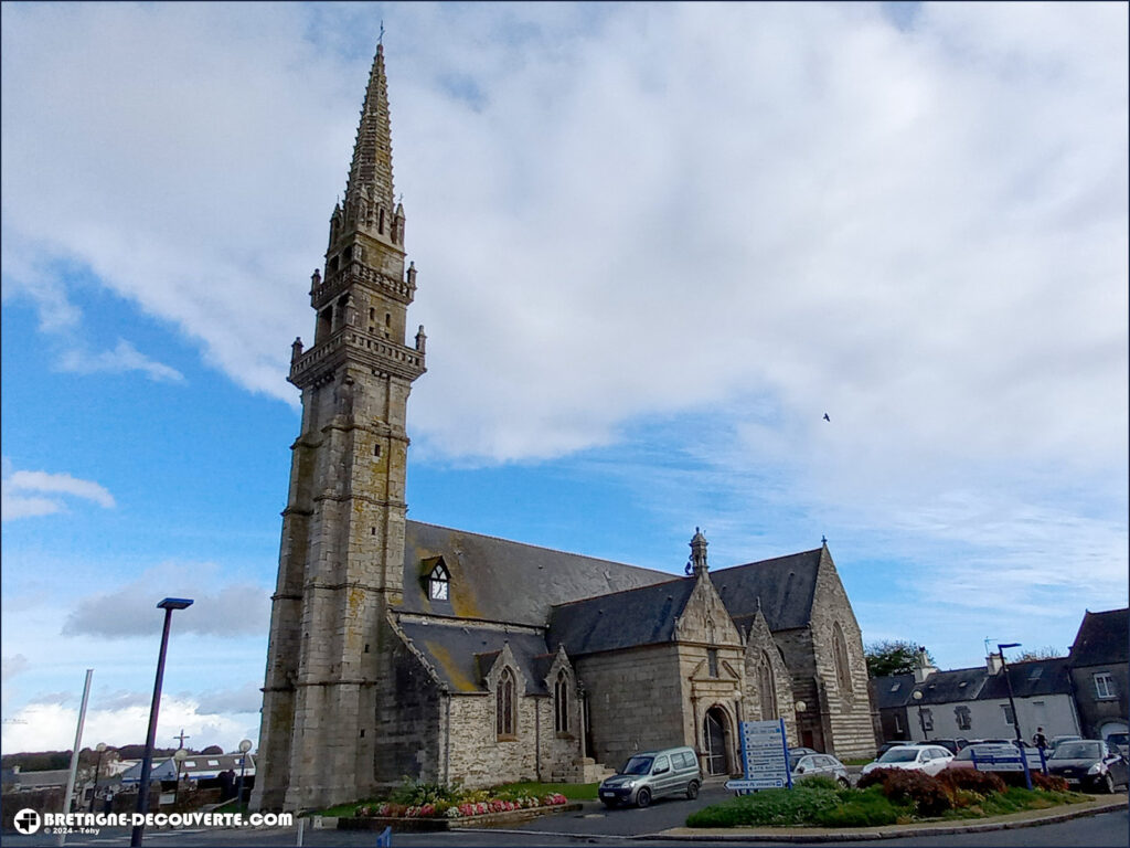 L'église Saint-Pierre de Plouvorn dans le Finistère.