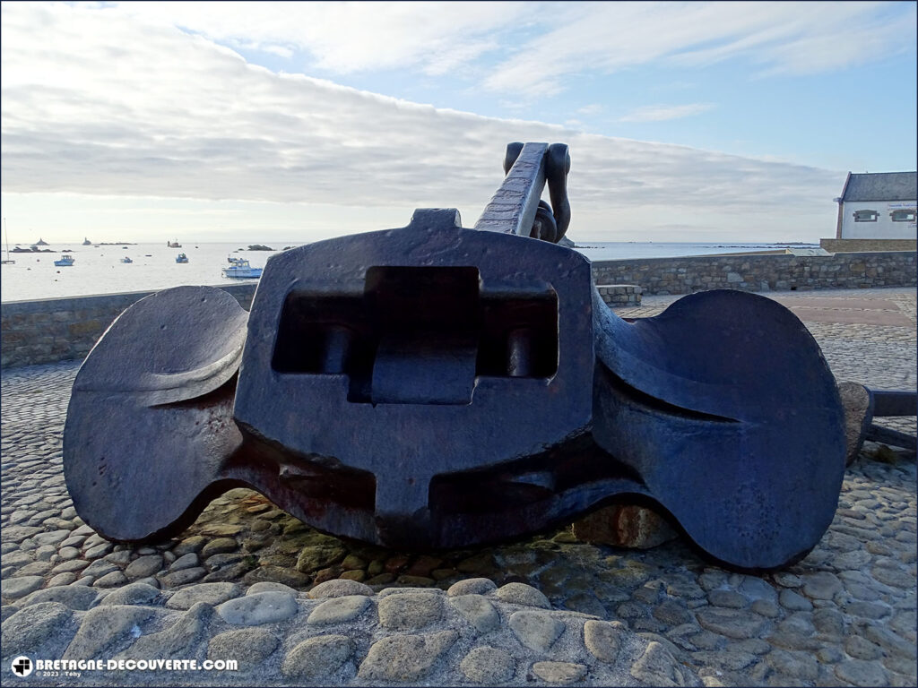 L'ancre de l'Amoco Cadiz à Portsall dans le Finistère.