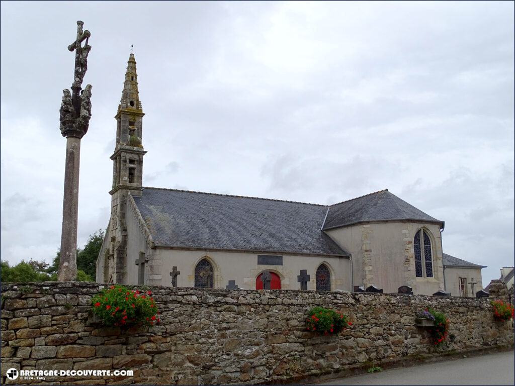 L'église Saint-Derrien de Saint-Derrien dans le Finistère.