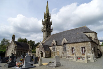 L'église de Saint-Servais dans le Finistère.