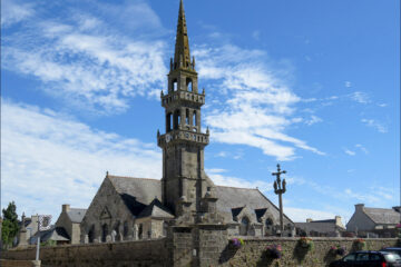L'église de Saint-Vougay dans le Finistère.