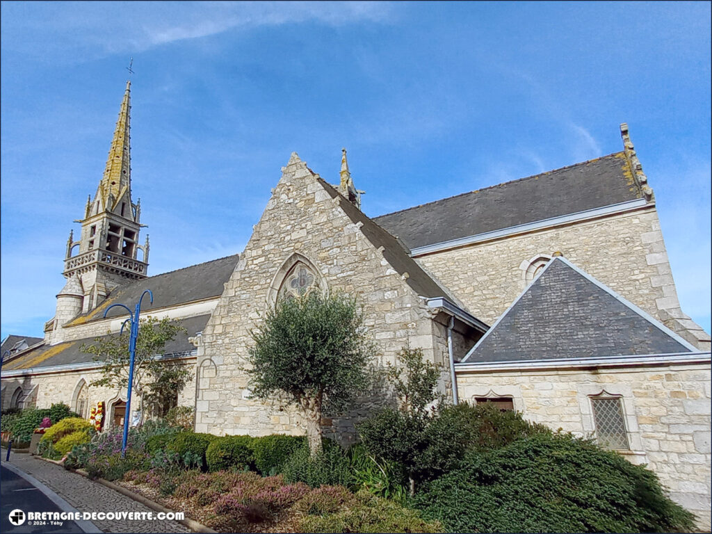 L'église Saint-Adrien de Santec dans le Finistère.