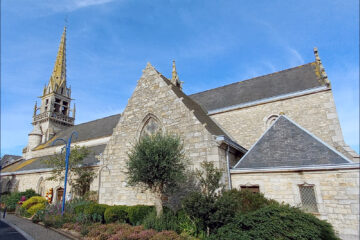 L'église Saint-Adrien de Santec dans le Finistère.