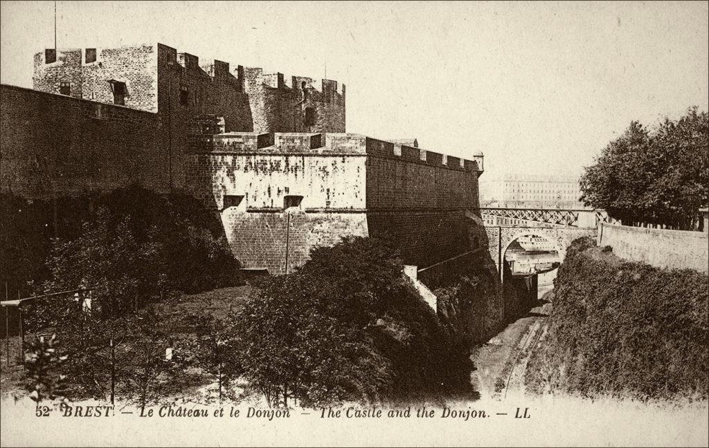 Le château de Brest dans les années 1900.