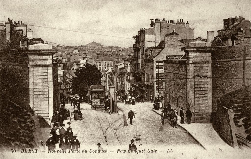 La nouvelle porte du Conquet en haut du quartier de Recouvrance dans la ville de Brest.