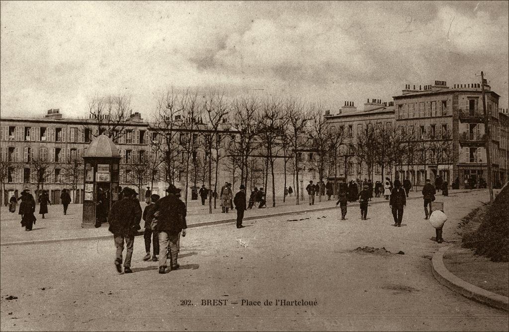 La place de l'Harteloire dans la ville de Brest dans les années 1900.