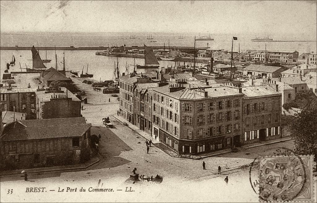 Vue générale du port de commerce de Brest dans les années 1900.