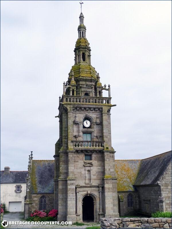 Le clocher-porche de l'église de Lampaul-Ploudalmézeau.