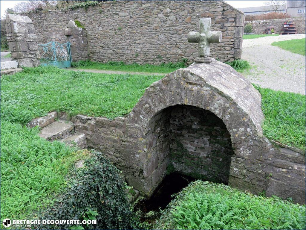 Fontaine Saint-Paul-Aurélien sur la commune de Lampaul-Ploudalmézeau.