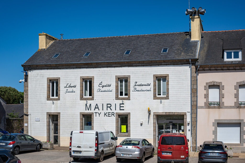 Mairie de la commune de Plouguin dans le Finistère.