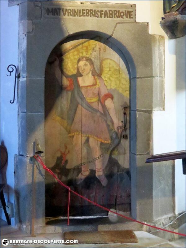 Peinture de Saint-Michel sur la porte de la sacristie à l'Hôpital-Camfrout.