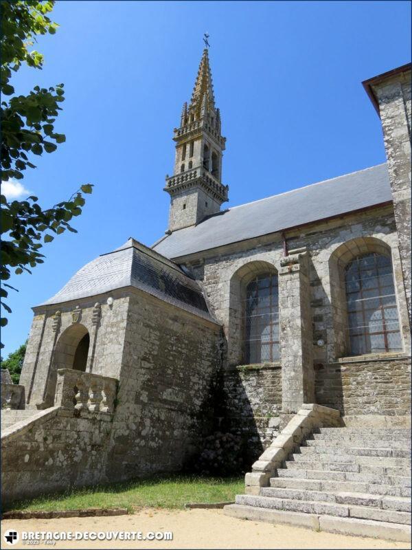 L'église Saint-Pierre-et-Saint-Paul de Spézet dans le Finistère.