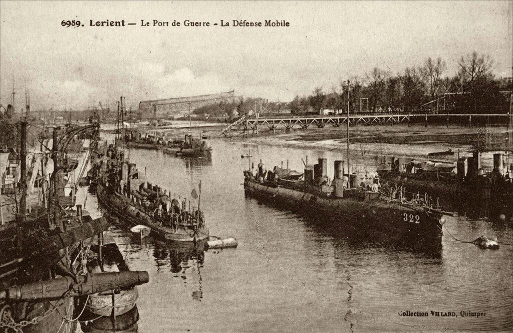 L'escadre de torpilleurs de la défense mobile dans le port de Lorient.