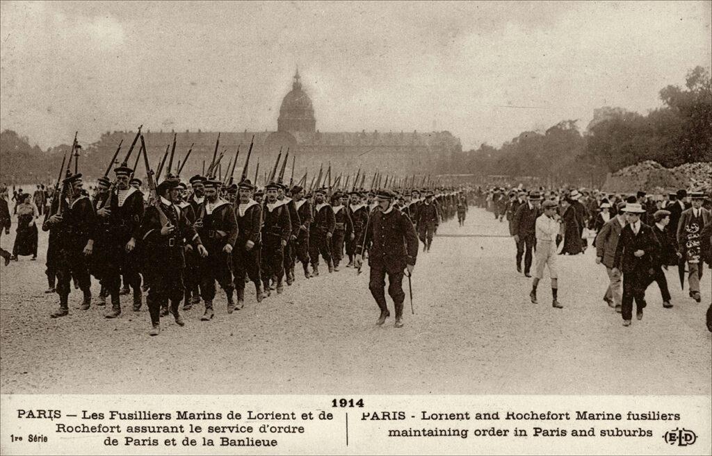 Les fusiliers marins de Lorient à Paris en août 1914.