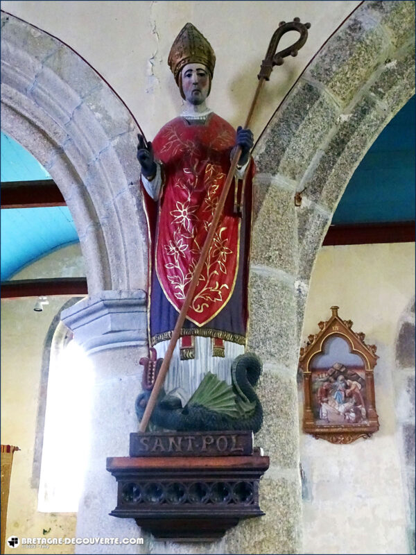la statue de Saint-Pol-Aurélien dans l'église de Lampaul-Ploudalmézeau