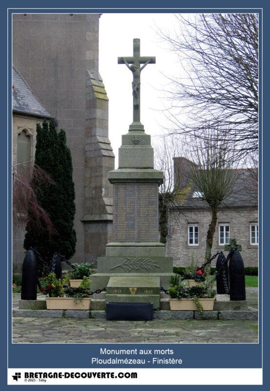Monument aux morts de Ploudalmézeau dans le Finistère.