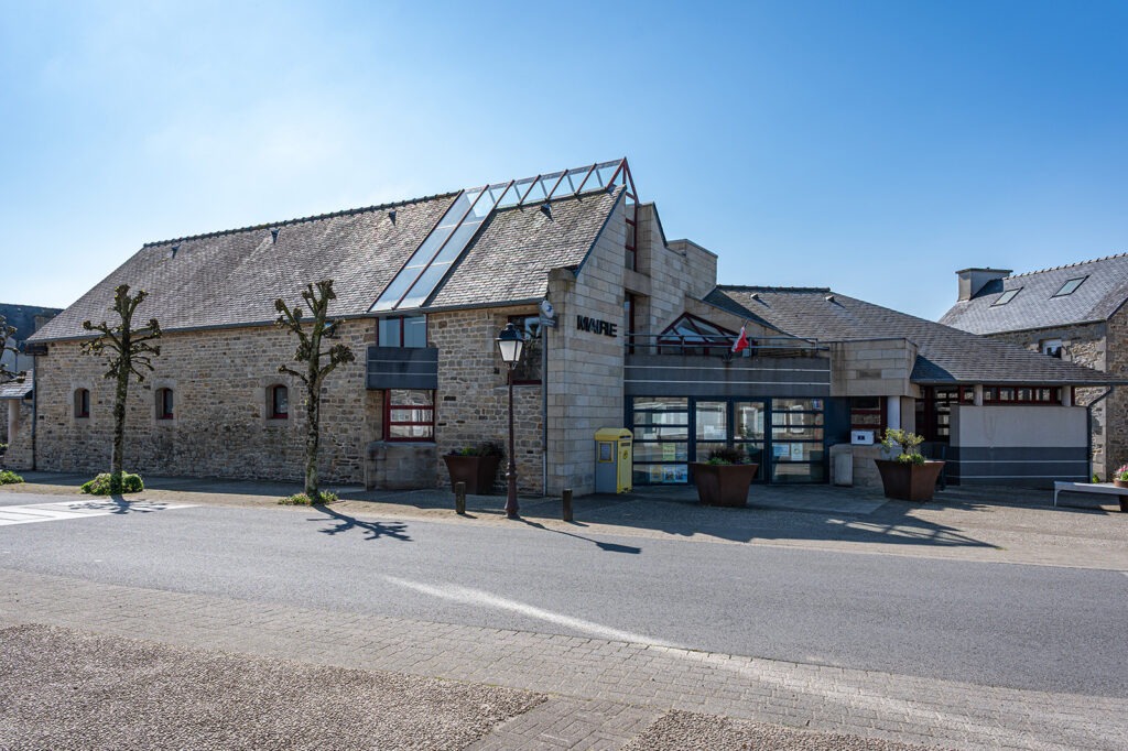 Mairie de la commune de Lanhouarneau dans le Finistère.