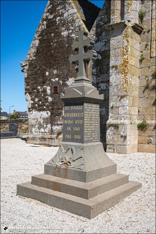 Le monument aux morts de la commune de Plougourvest.