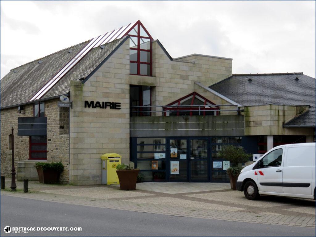 Mairie de la commune de Lanhouarneau dans le Finistère.